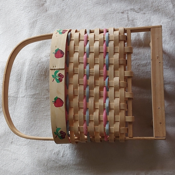 Vintage wicker strawberry apple wall baskets wall hanging farmhouse - Picture 3 of 7